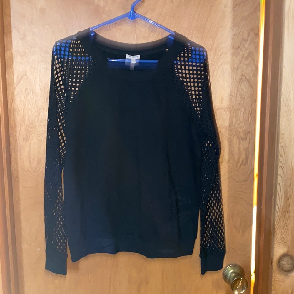 Fish net sleeved shirt